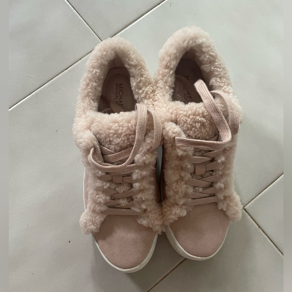 MICHAEL KORS PINK FUZZY SNEAKERS